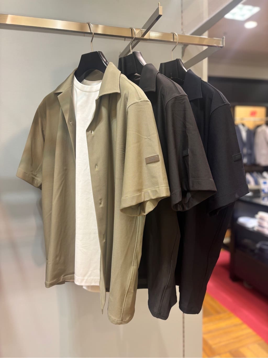ヒナさんの「TAKEO KIKUCHI｜【COOL CITY WEAR】エアートール オープンカラーシャツ /接触冷感・通気性」を使ったコーディネート