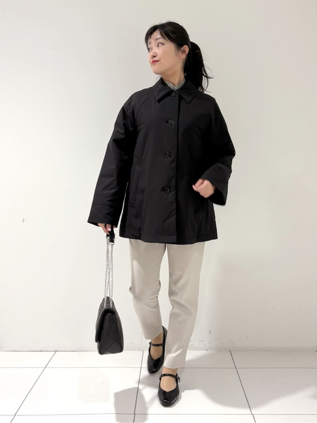 momokoさんの「INDIVI｜【超軽量／蓄熱】ライトパフステンカラーコート」を使ったコーディネート