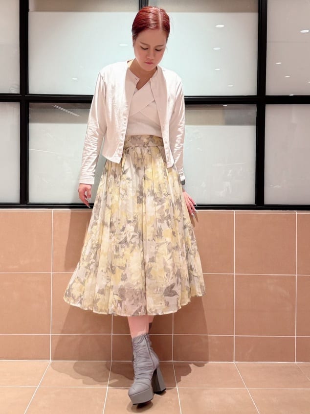 すみれさんの「ESPERANZA｜【ラク盛り／ショートブーツ】リピーター続出／脚長美脚 厚底シャーリングブーツ」を使ったコーディネート