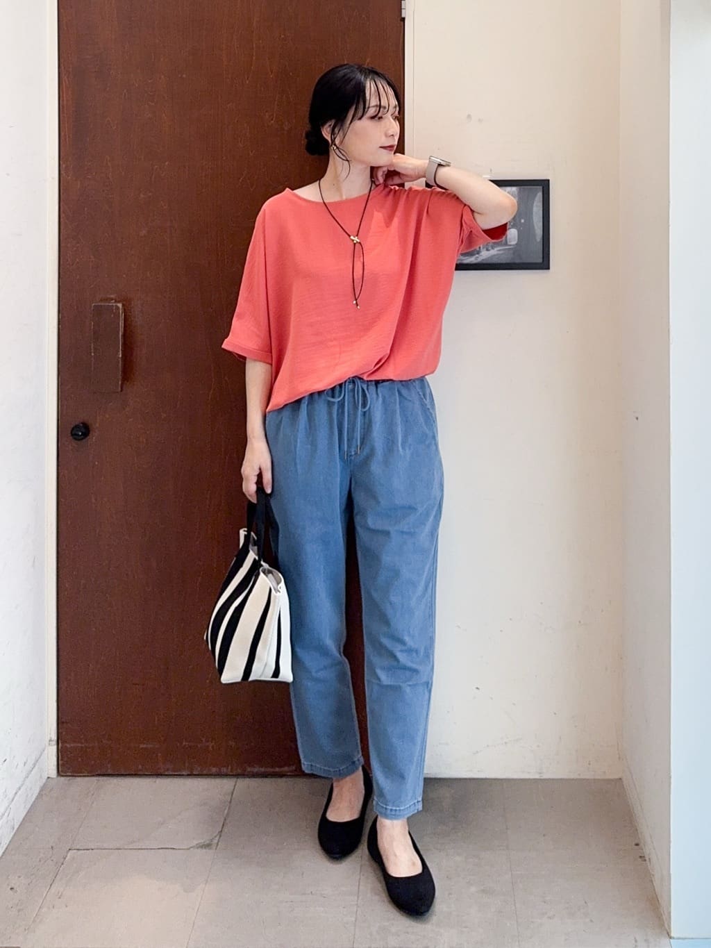 𝐇𝐢𝐫𝐨𝐦𝐢さんの「SHOO･LA･RUE｜【洗濯後しわになりにくい】さらっとタッチの 5分袖ドルマンブラウス」を使ったコーディネート