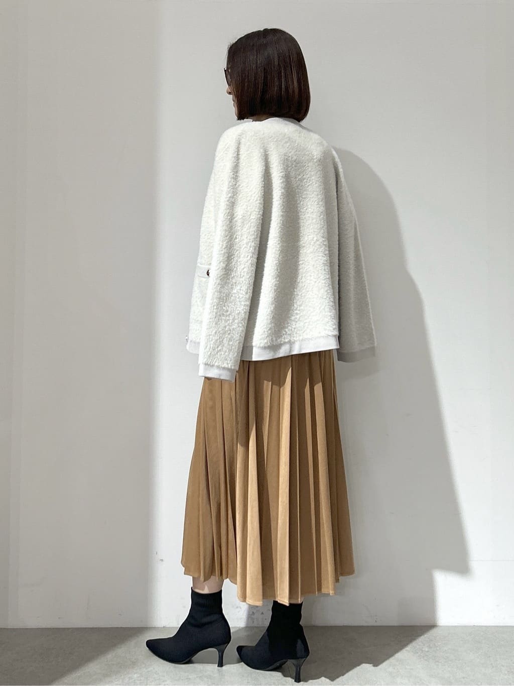 NAKAさんの「OPAQUE.CLIP｜フェイクスウェードプリーツスカート【静電気防止加工／洗濯機OK】」を使ったコーディネート