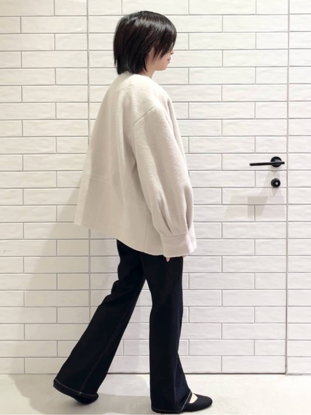 しおりさんの「OPAQUE.CLIP｜ビック襟ケーブルニット【洗濯機OK／抗ピル】」を使ったコーディネート
