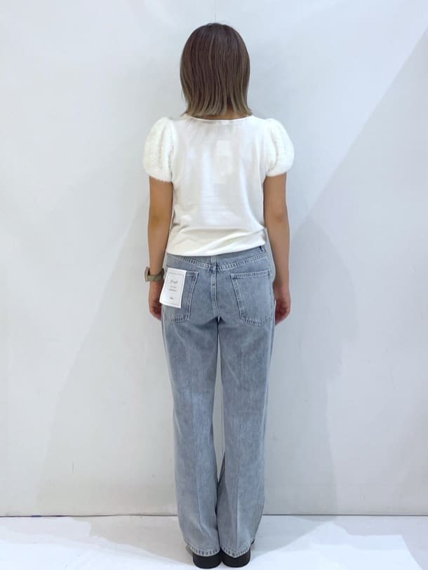 manaさんの「OPAQUE.CLIP｜《6色展開》フェザーパフスリーブVネックニット【洗濯機洗い可】」を使ったコーディネート