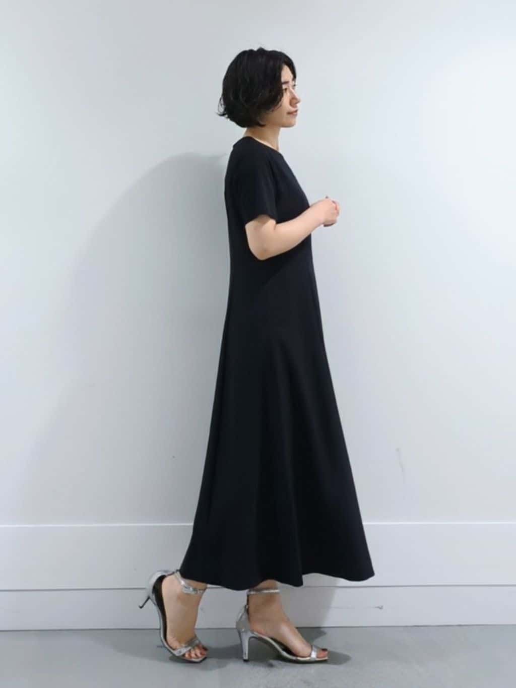 ミズタさんの「UNTITLED｜【きれいめカジュアル/セミフレア】異素材ドッキングワンピース」を使ったコーディネート