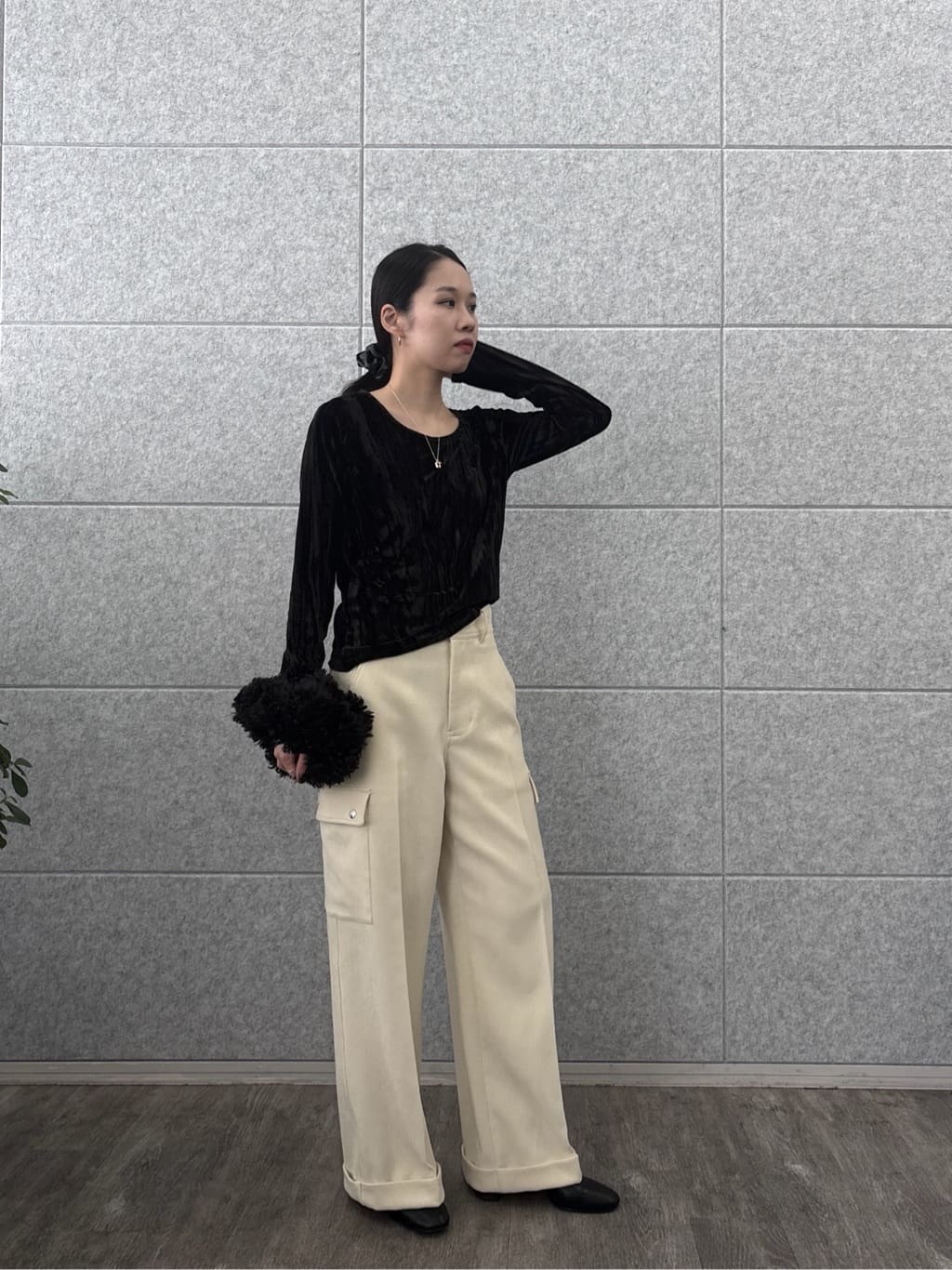 ひなさんの「INDIVI｜フェイクファーマイクロバッグ」を使ったコーディネート
