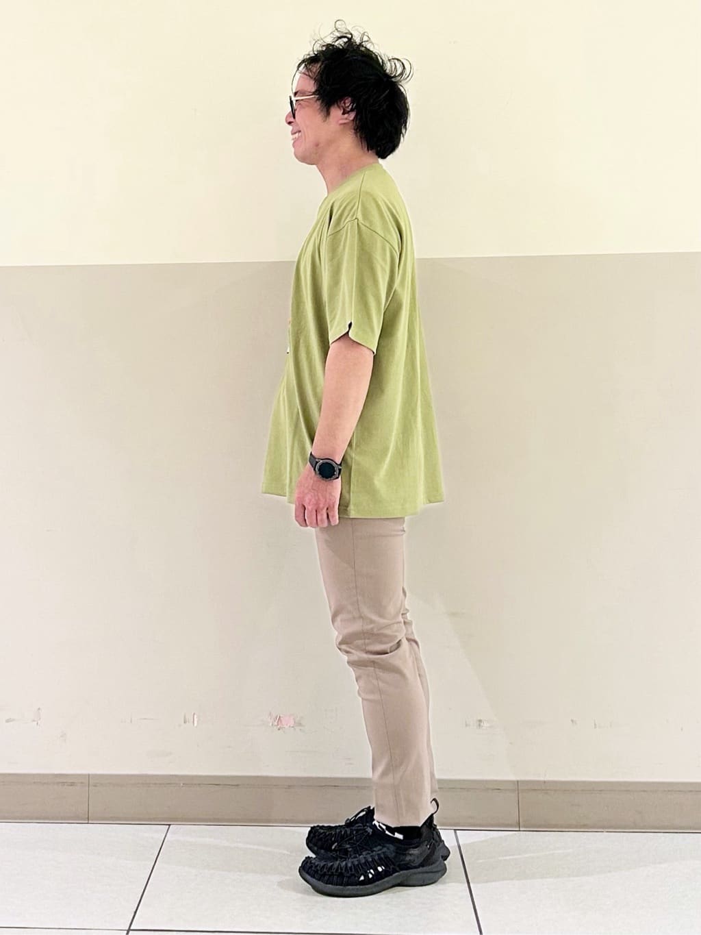 KENJI Iさんの「THE SHOP TK｜プレミアムスキニーパンツ ストレッチ+ 接触冷感／洗濯機OK」を使ったコーディネート