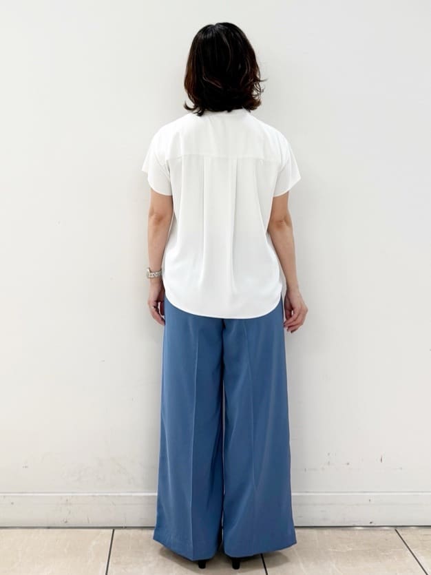 KIKIさんの「Reflect｜【インナーに◎／すっきり見え！長め丈】タックデティールブラウス」を使ったコーディネート