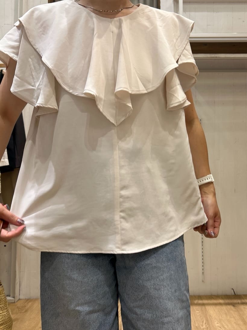 ga_riさんの「THE SHOP TK｜【ONOFF活躍】フリルデザインブラウス/セットアップ可」を使ったコーディネート