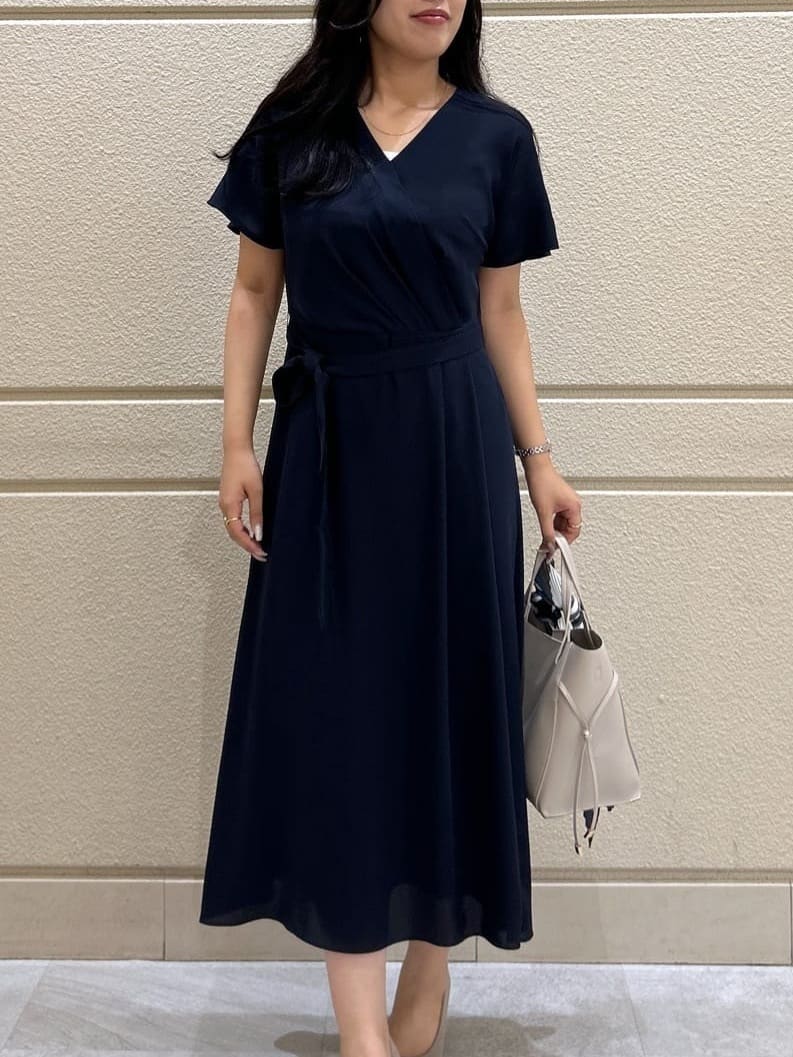 Momokaさんの「COUP DE CHANCE｜【手洗い可／日本製】カシュクール風ワンピース」を使ったコーディネート
