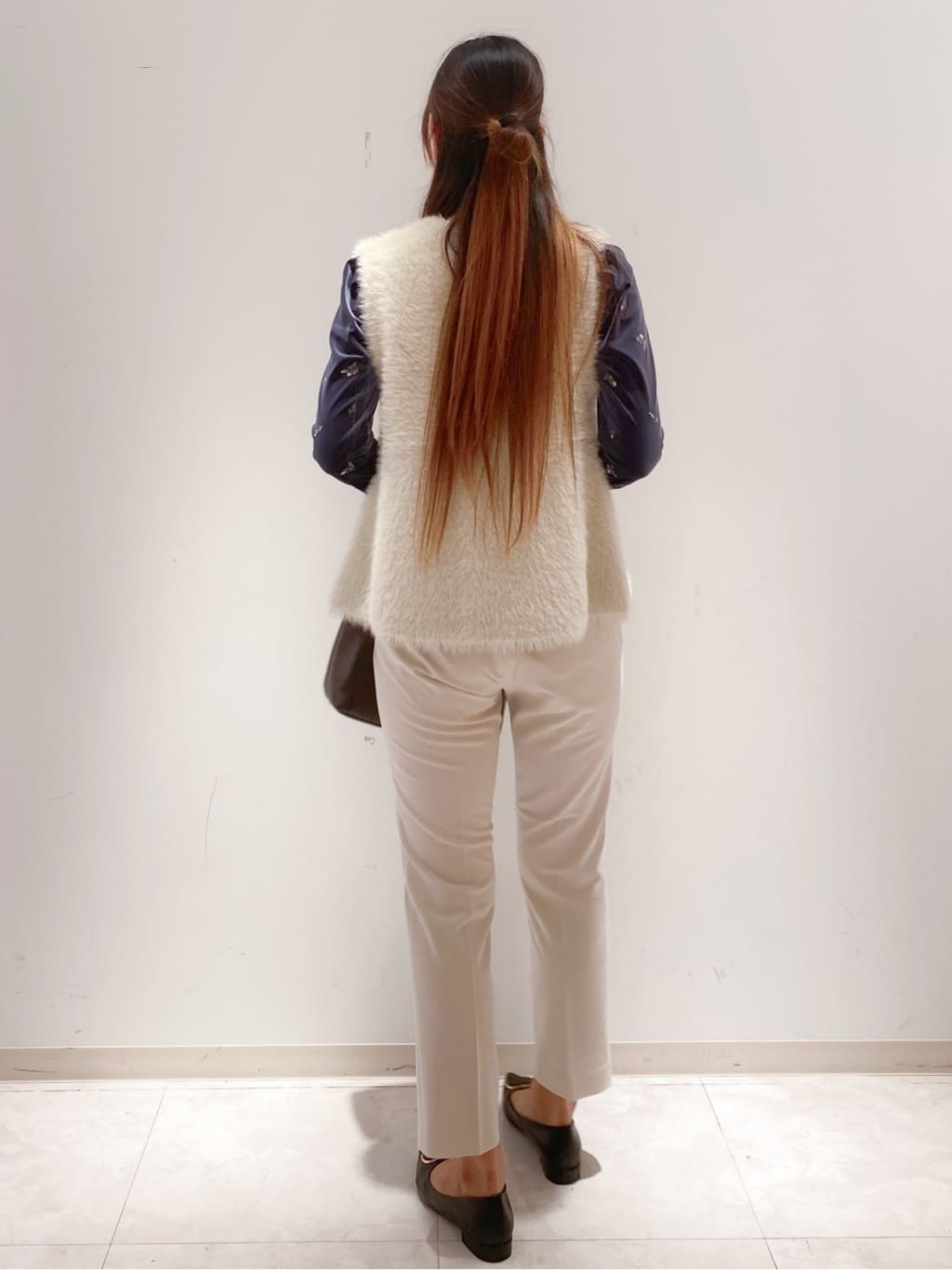 yurinaさんの「index｜バックシャン小花刺繍ベロアトップス【洗濯機OK】」を使ったコーディネート