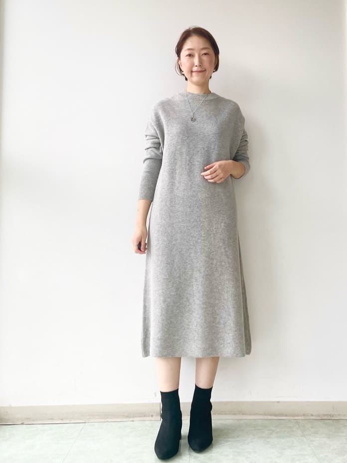 aliceさんの「UNTITLED｜【ロング丈/ゆったりシルエット】テントライン ニットワンピース」を使ったコーディネート
