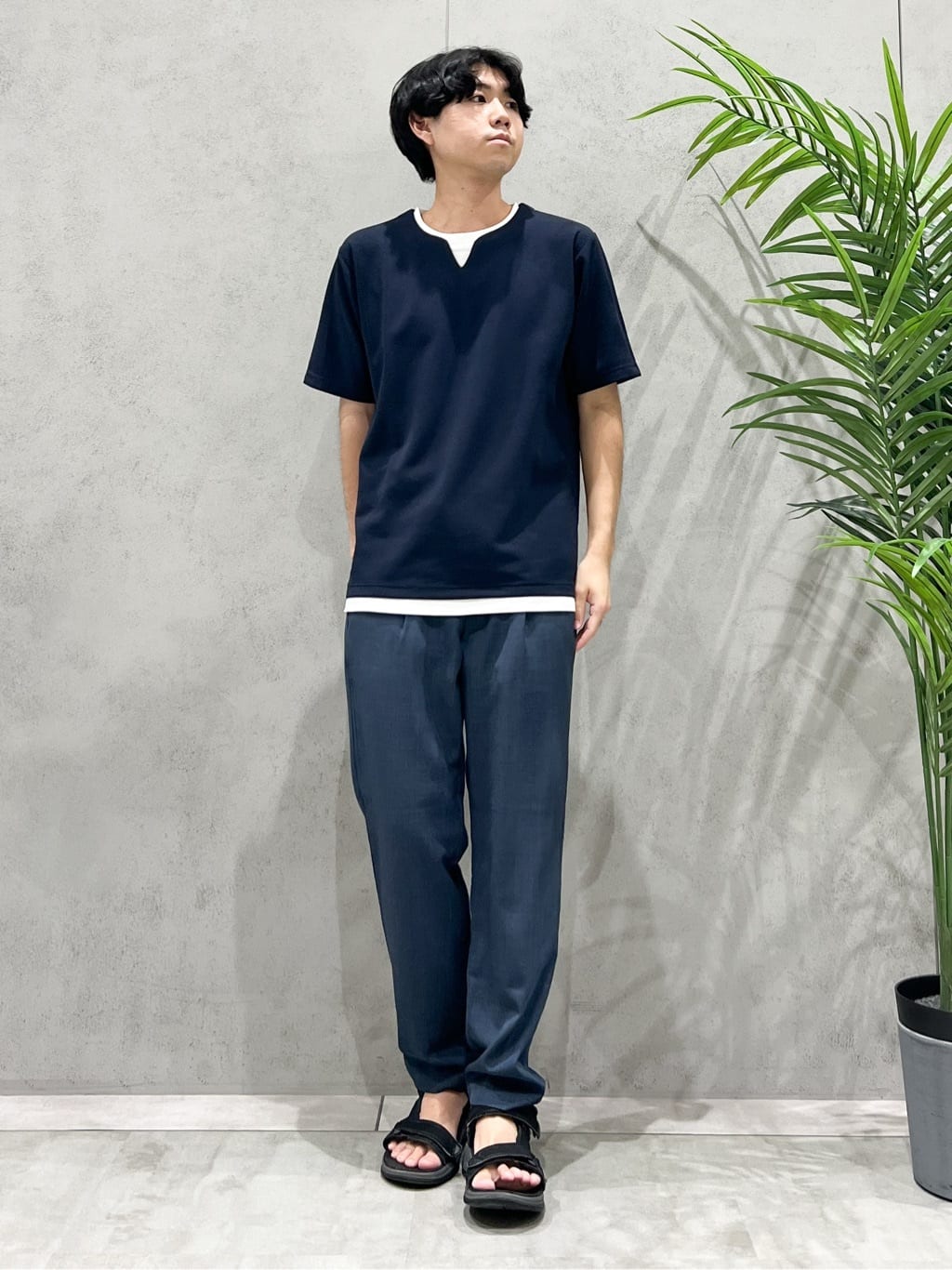 SHI-MAさんの「THE SHOP TK｜ツイルキーネック 半袖Tシャツ 接触冷感/洗濯機OK」を使ったコーディネート