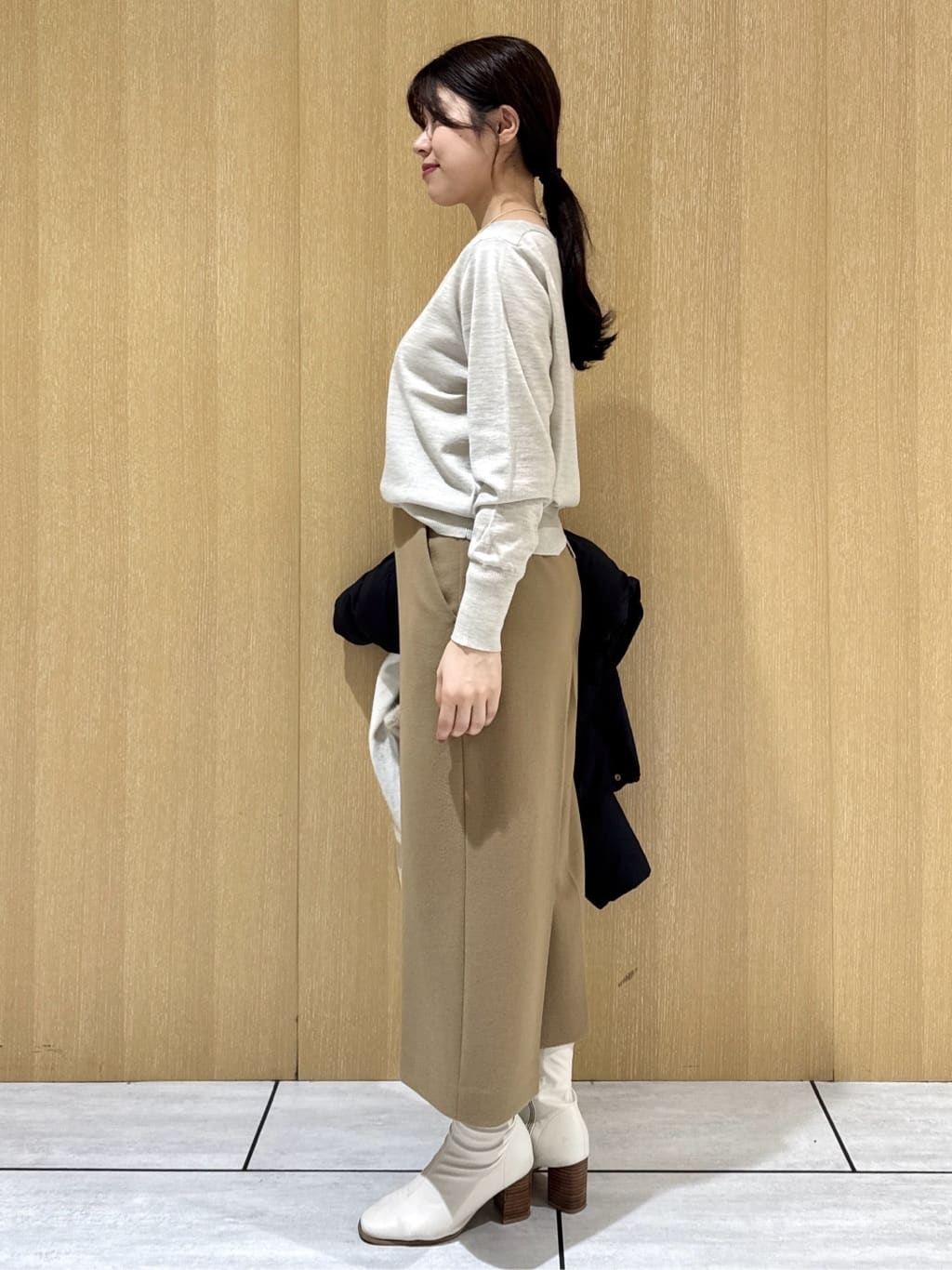 nanaさんの「UNTITLED｜【アンサンブル可/洗える】シルクウールカシミヤ ドルマンスリーブニット」を使ったコーディネート