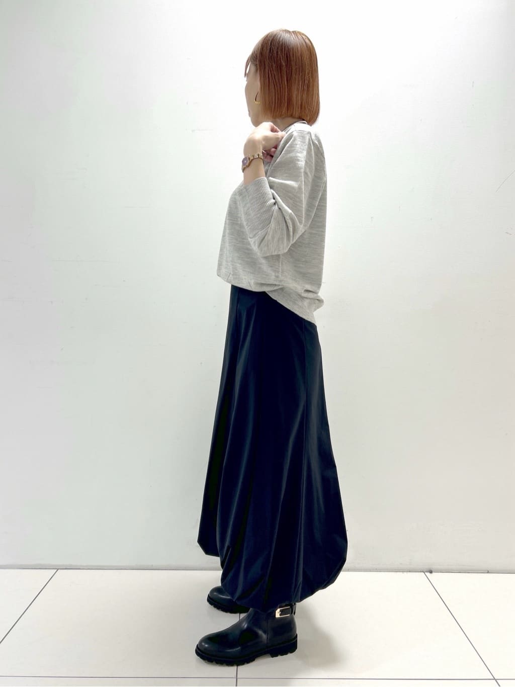 hacoさんの「UNTITLED｜【アンサンブル可/洗える】シルクウールカシミヤ ドルマンスリーブニット」を使ったコーディネート
