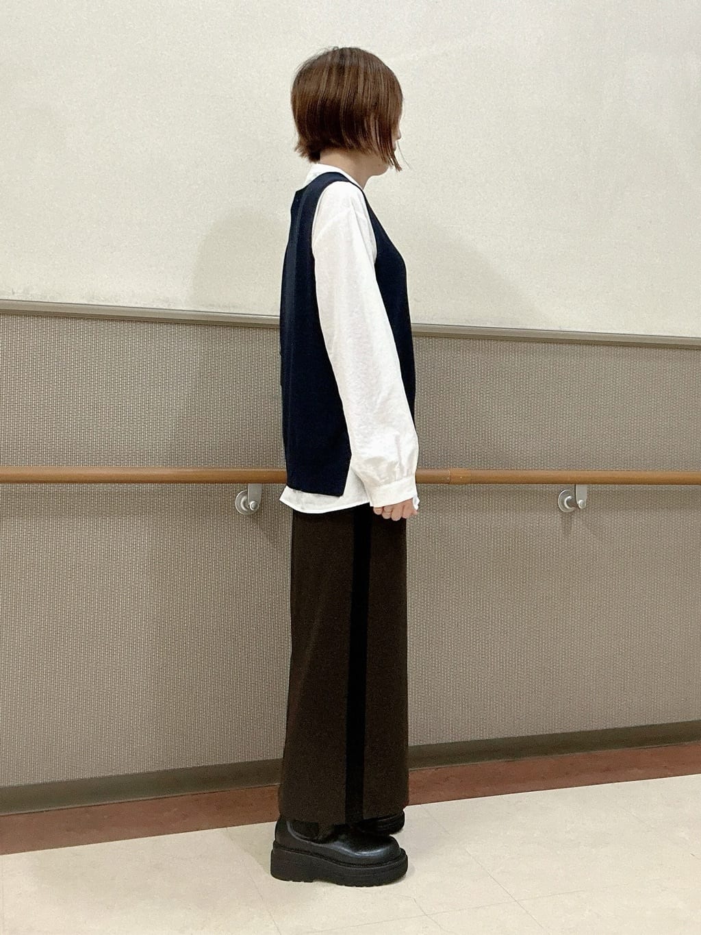 おしらさんさんの「THE SHOP TK｜【春まで着られる】ニットベスト＆ブラウスセット/洗濯機OK」を使ったコーディネート
