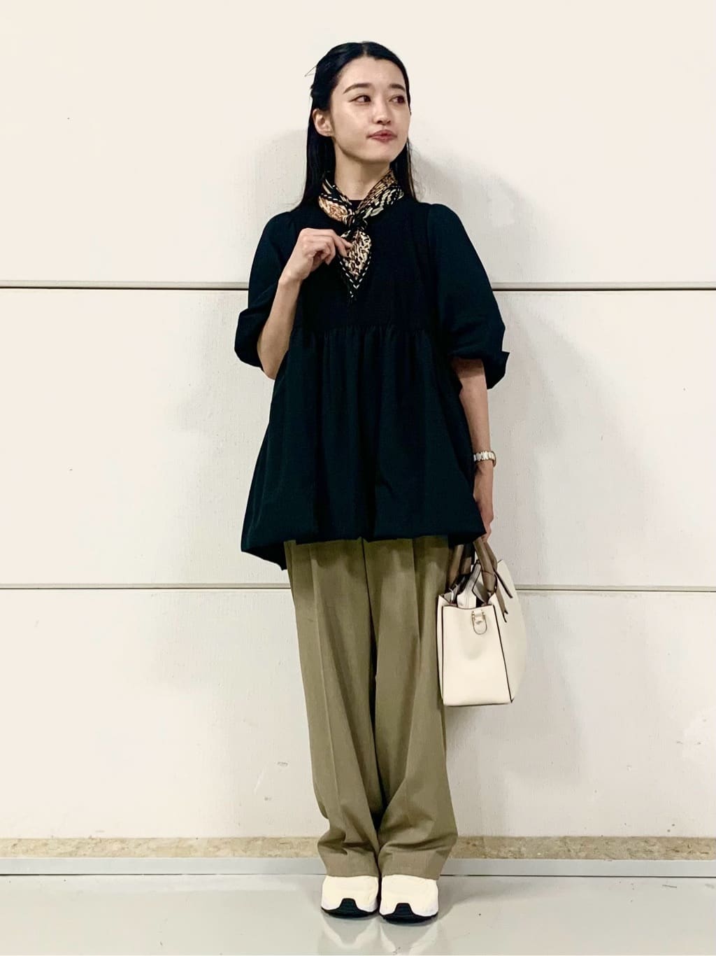 sahoさんの「THE SHOP TK｜バルーンスリーブペプラムチュニック【洗える】」を使ったコーディネート