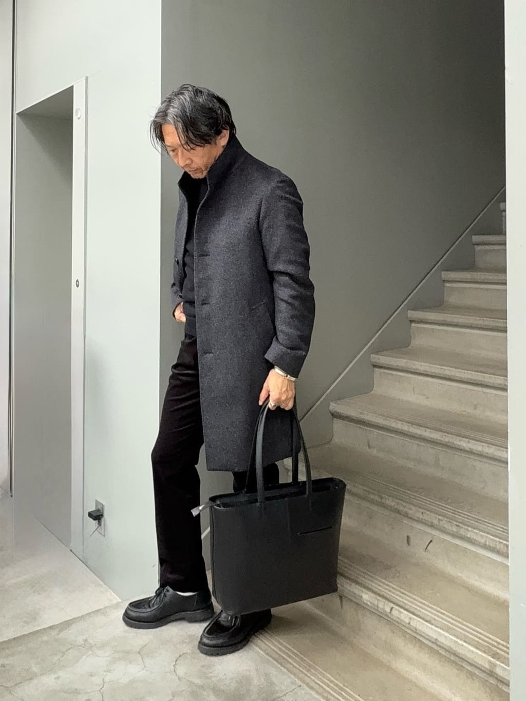 デザイナーTAKEman さんの「TAKEO KIKUCHI｜カシミヤブレンド ビーバー調ピンヘッドスタンドカラーコート」を使ったコーディネート
