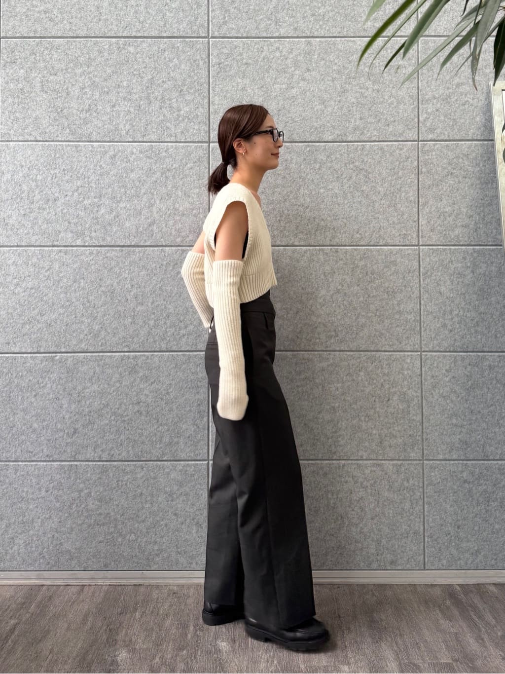 uchi__yamaさんの「CODE A｜dual form vest knit」を使ったコーディネート