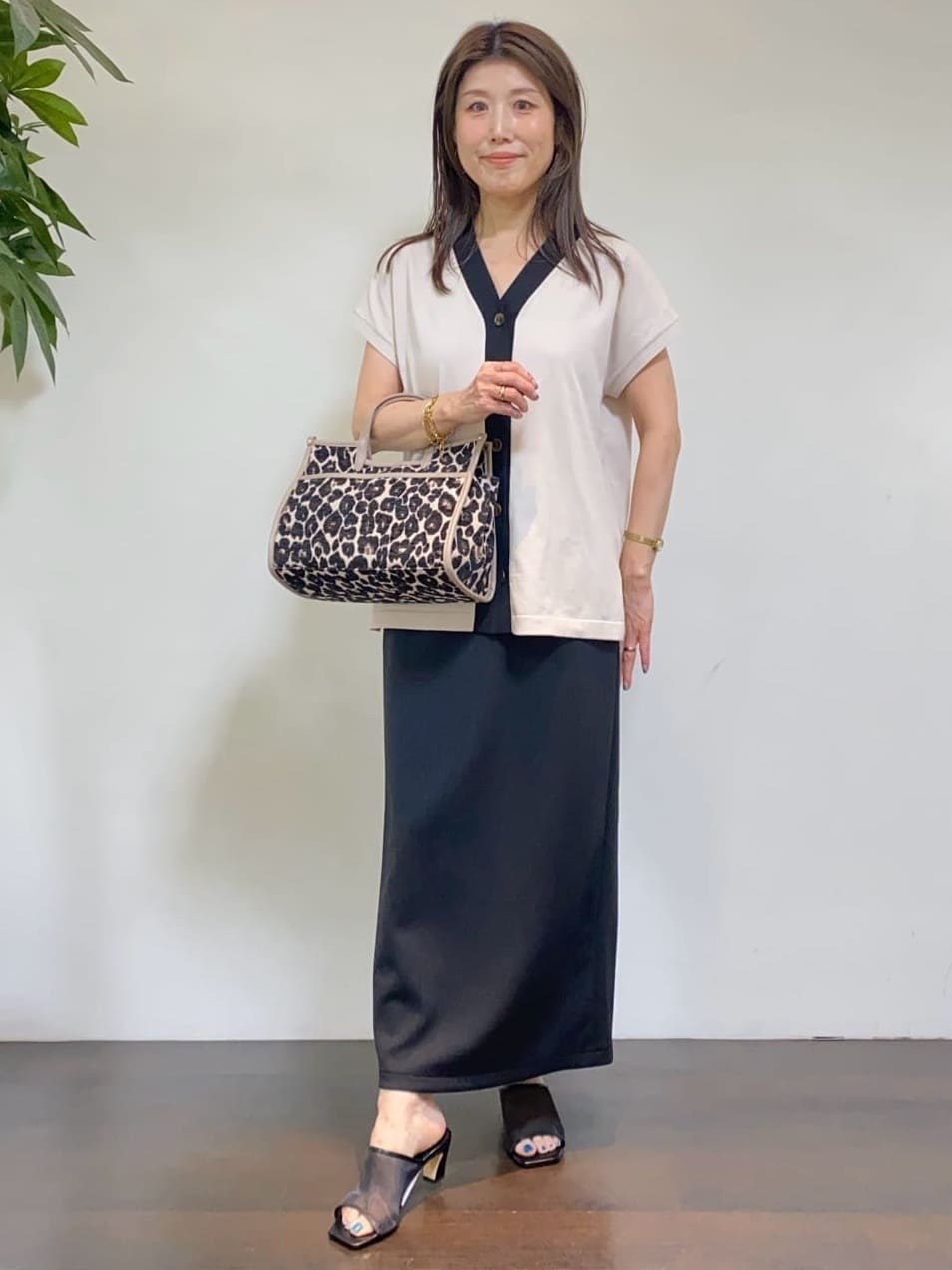 tomoさんの「UNTITLED｜【後ろウエストゴム/ストレッチ性/オンオフ】ジャージナロースカート」を使ったコーディネート