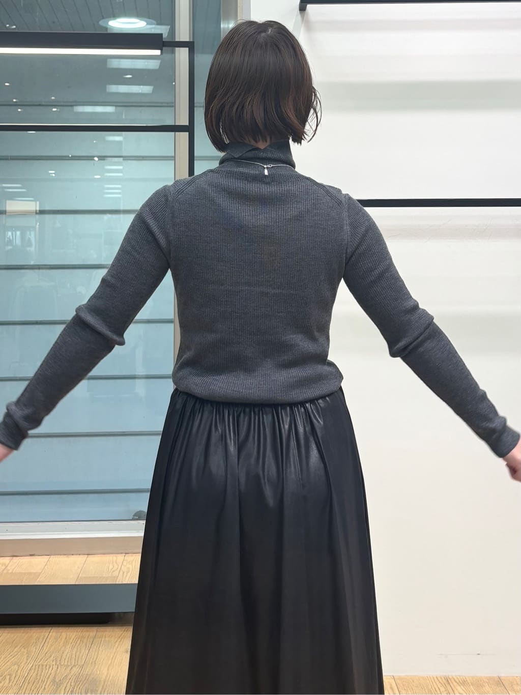 asamiさんの「INDIVI｜【洗える】ラメニットカーディガン」を使ったコーディネート