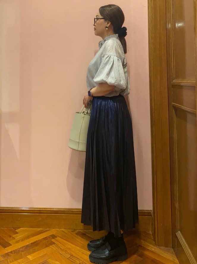 isoishiさんの「DRESSTERIOR｜◆【洗える/ストレッチ性/オンオフ】箔プリントプリーツスカート」を使ったコーディネート