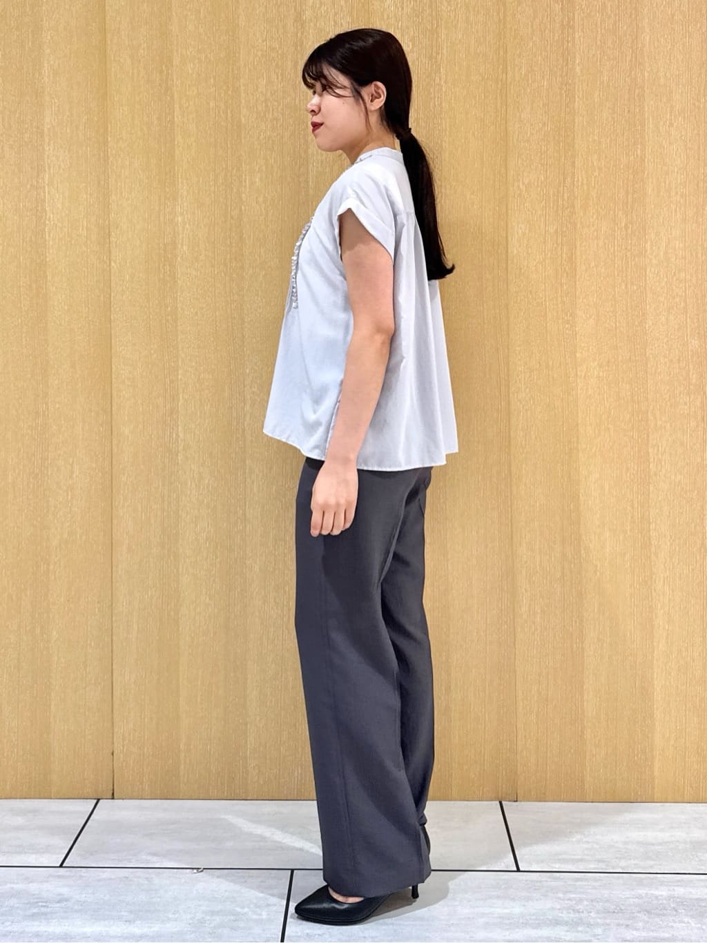 nanaさんの「UNTITLED｜【後ろウエストゴム】ツイルセミフレアパンツ」を使ったコーディネート