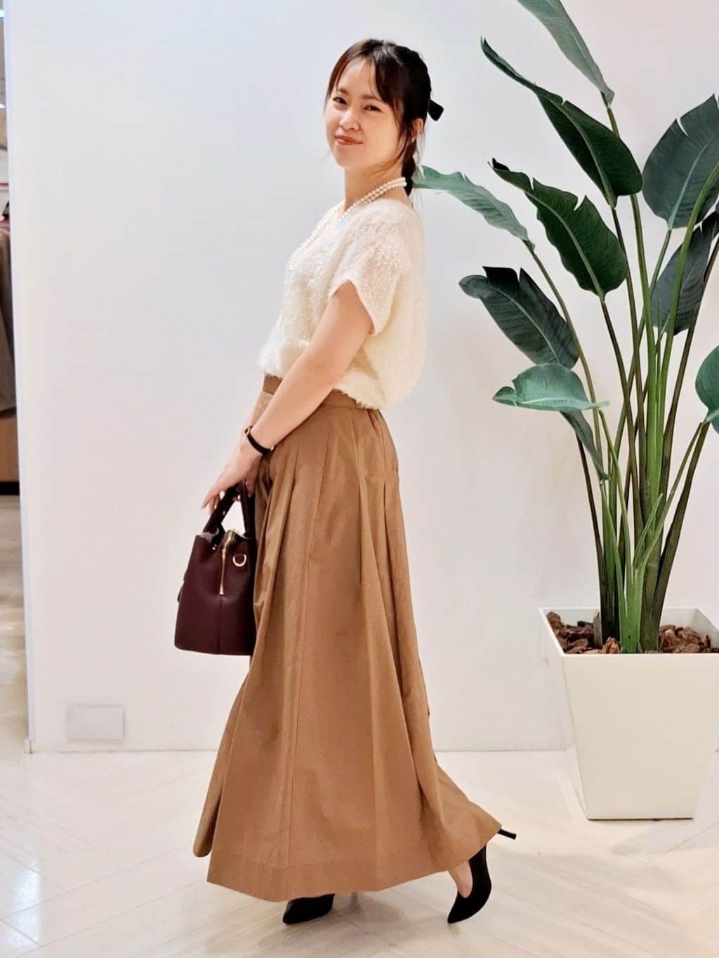 YuKaRiさんの「UNTITLED｜【セットアップ可/洗える】フェザーフレンチスリーブブラウス」を使ったコーディネート