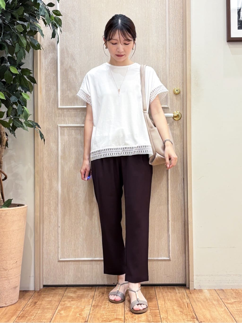 なみさんの「SHOO･LA･RUE｜【S-LL/ひんやり】インせず決まる 楽してきれいなレース付きトップス」を使ったコーディネート