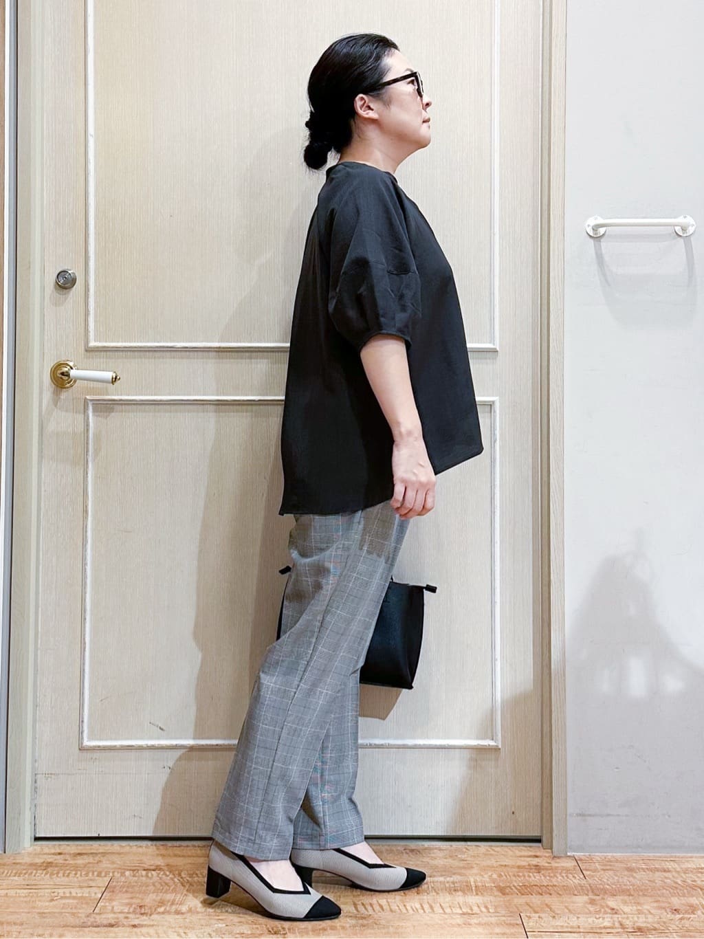 umeさんの「SHOO･LA･RUE｜【高レビュー/SS-LL/美脚シルエット】すっきりきれい見え テーパードパンツ」を使ったコーディネート