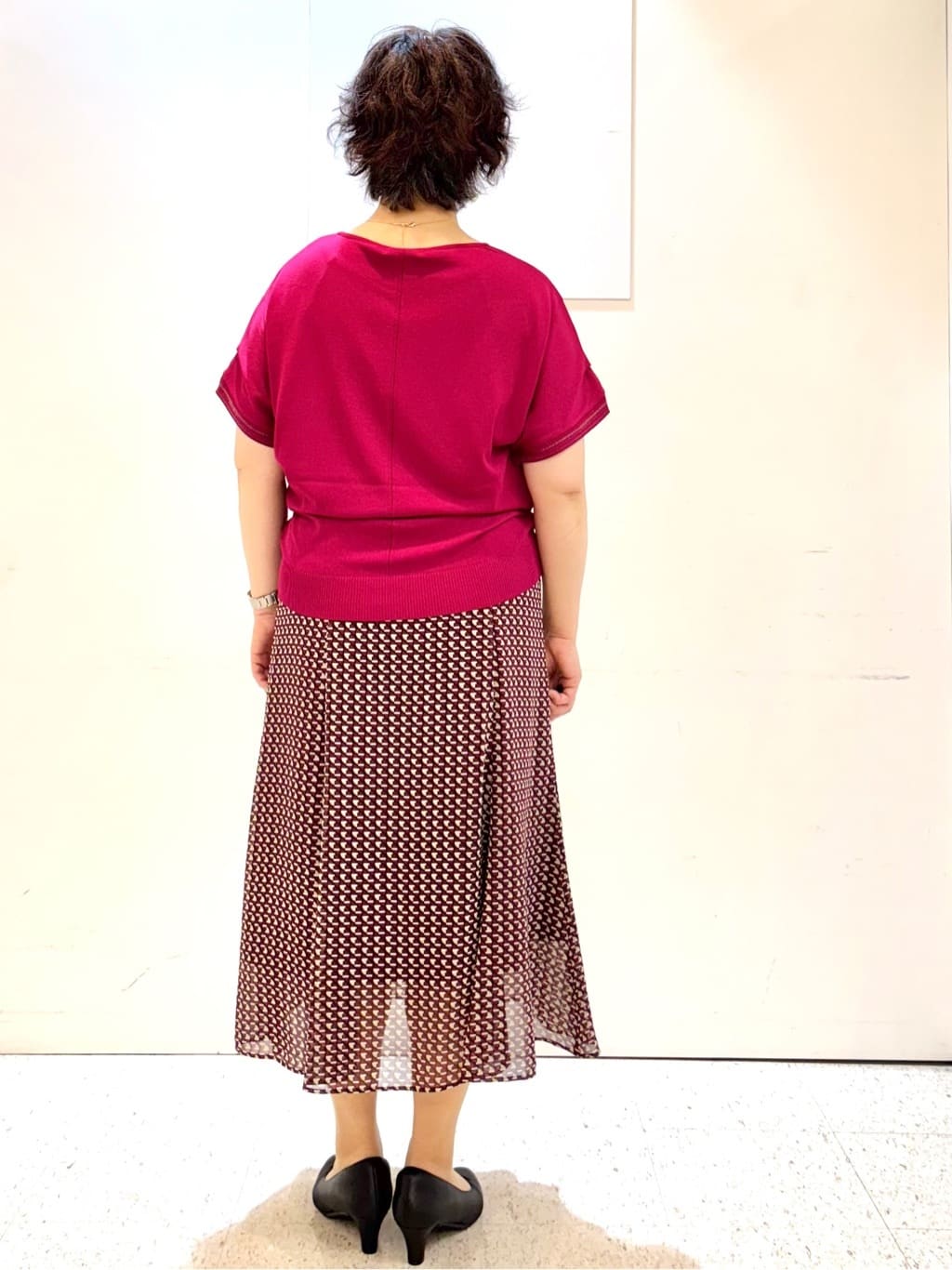 ヤスコさんの「Reflect｜【WEB先行カラーあり／マシンウォッシュ可／ウエスト総ゴム】コツキ幾何柄ロングスカート」を使ったコーディネート