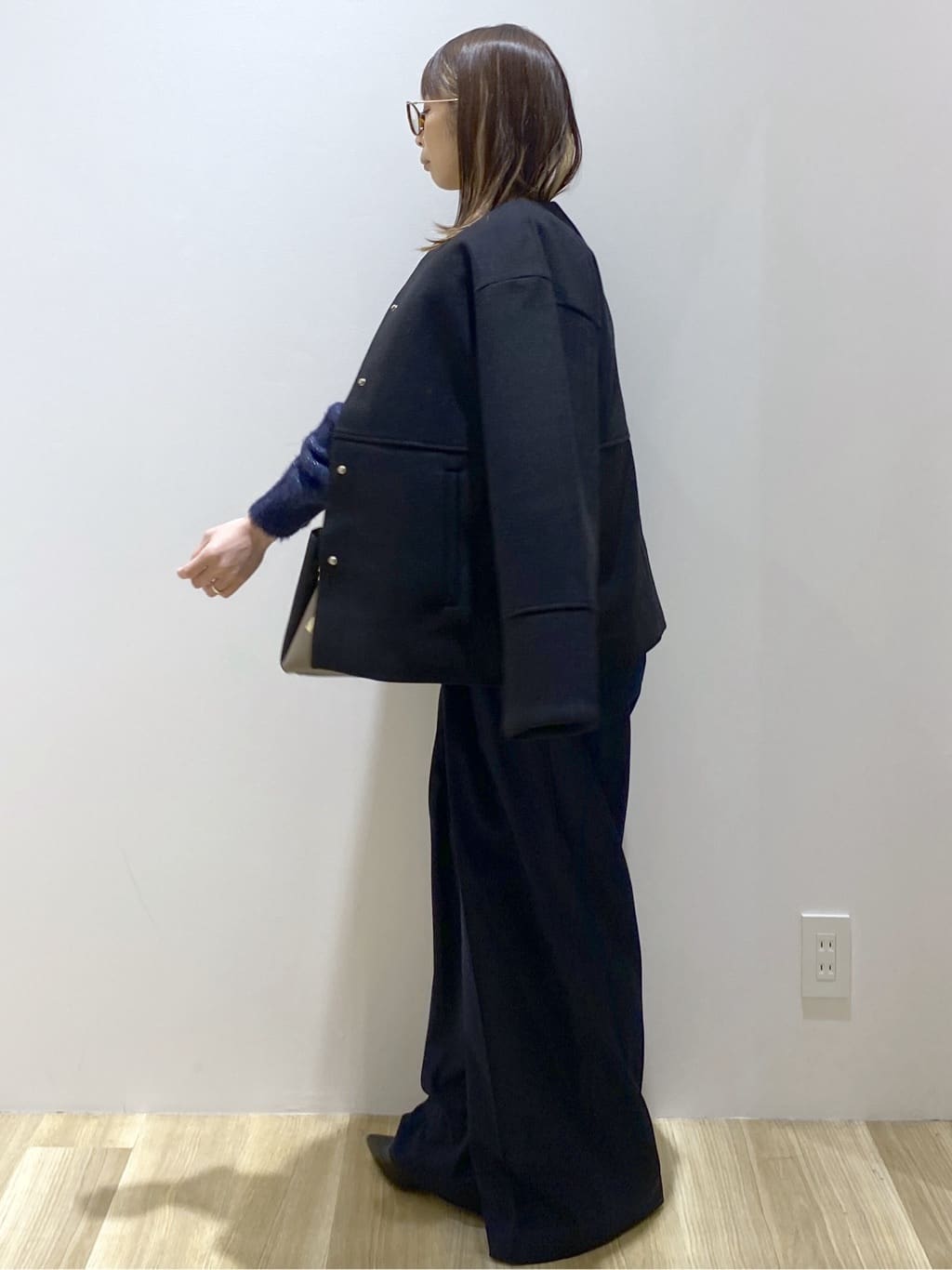 えりさんの「OPAQUE.CLIP｜スパンコールフェザーVネックニット【洗濯機OK】」を使ったコーディネート