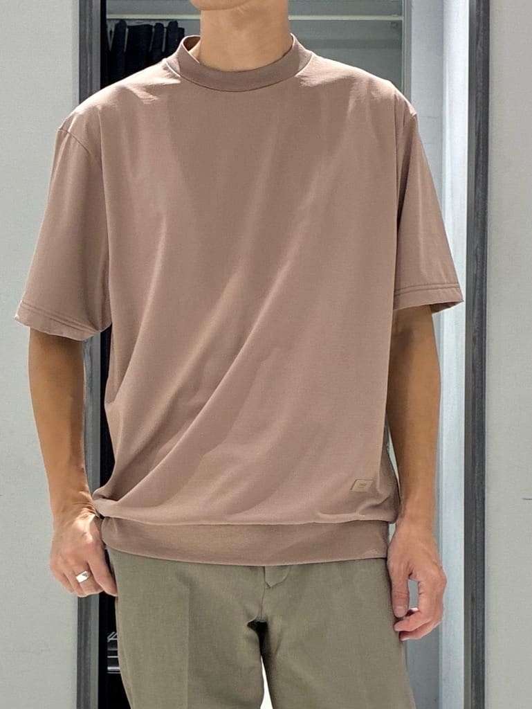 わいずみさんの「TAKEO KIKUCHI｜【抗菌防臭/シーズンレス】シアサッカーギンガムチェック ストレッチシャツ」を使ったコーディネート