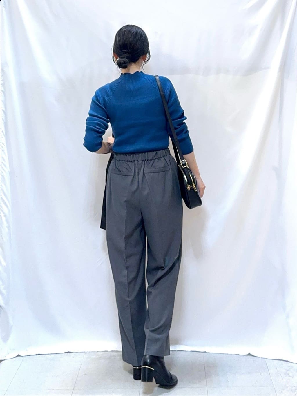 𝐇𝐢𝐫𝐨𝐦𝐢さんの「SHOO･LA･RUE｜【S-LL】ウエストリボンがアクセント ゆったりテーパードパンツ」を使ったコーディネート