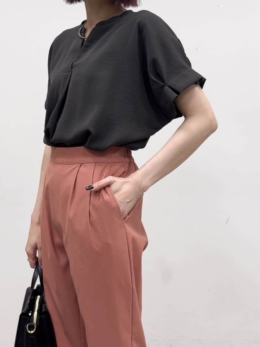 𝐜𝐡𝐢𝐤𝐚さんの「SHOO･LA･RUE｜【S-LL/セットアップ可/ひんやり】きちんと見えで上品 お袖タック スキッパーブラウス」を使ったコーディネート