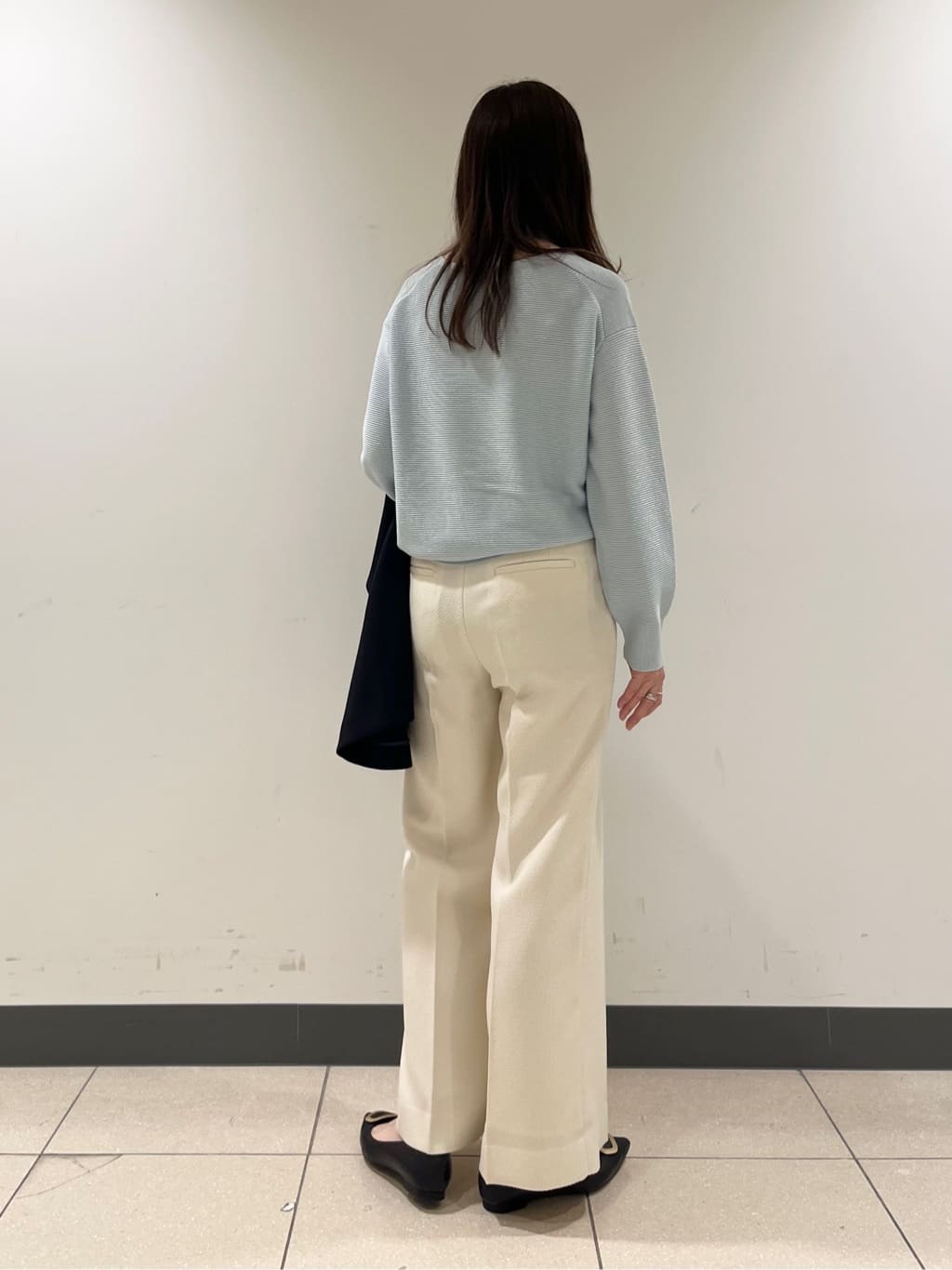 shokoさんの「INDIVI｜【ウール混ラメ素材】Vネック煌めきニット」を使ったコーディネート