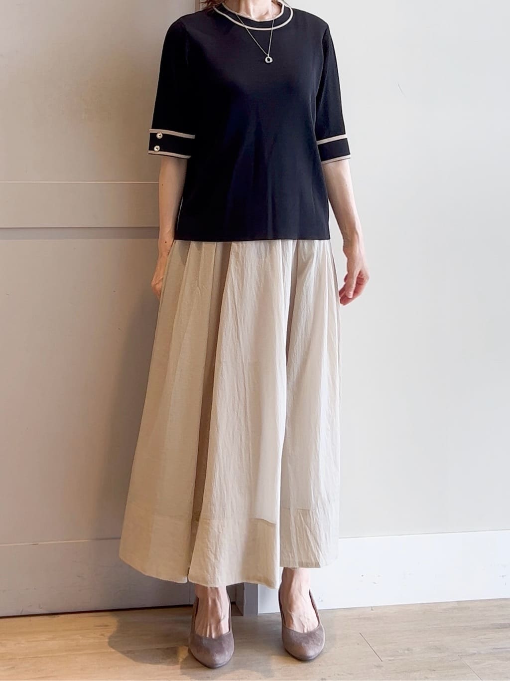 yamakoさんの「grove｜透け感がムードある 大人のタックギャザースカート」を使ったコーディネート