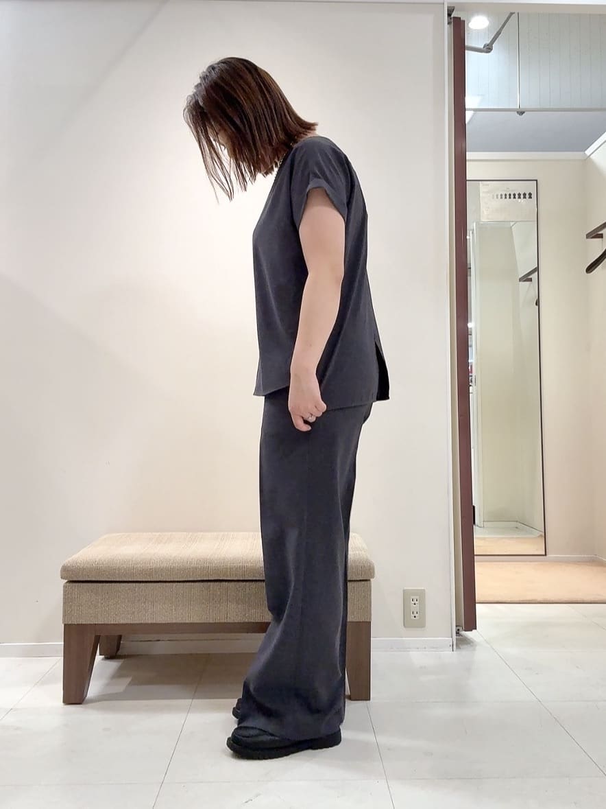 YUIさんの「UNTITLED｜【セットアップ可/はっ水/通勤】リラククール 半袖ブラウス」を使ったコーディネート