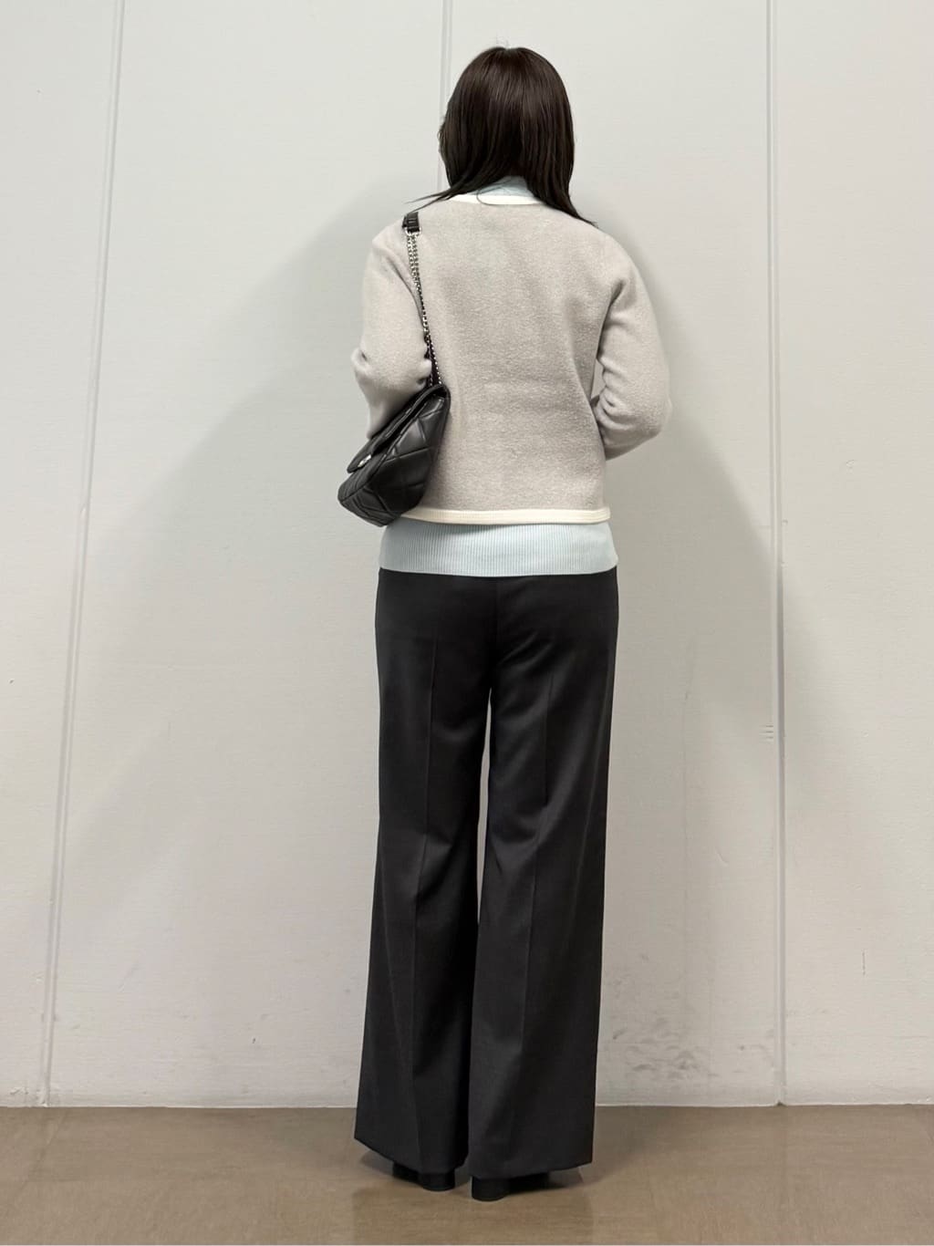 mizukiさんの「INDIVI｜【ミニブークレ素材】ジャケットライクカーディガン」を使ったコーディネート