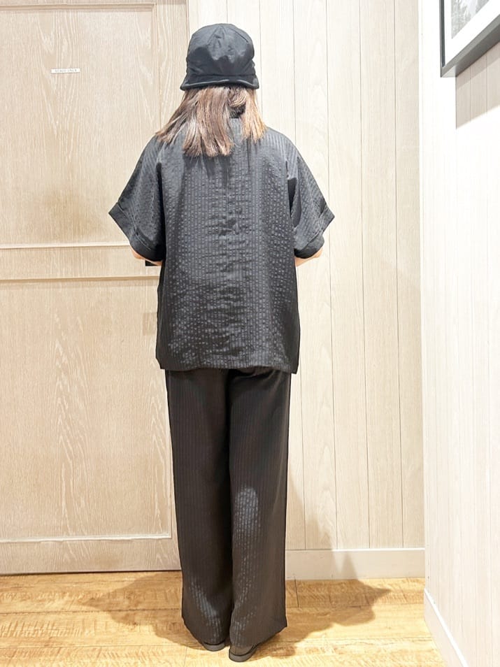 yukaさんの「SHOO･LA･RUE｜【S-LL/ひんやり/汗ジミ軽減/UVカット】グラフィックアソートTシャツ」を使ったコーディネート