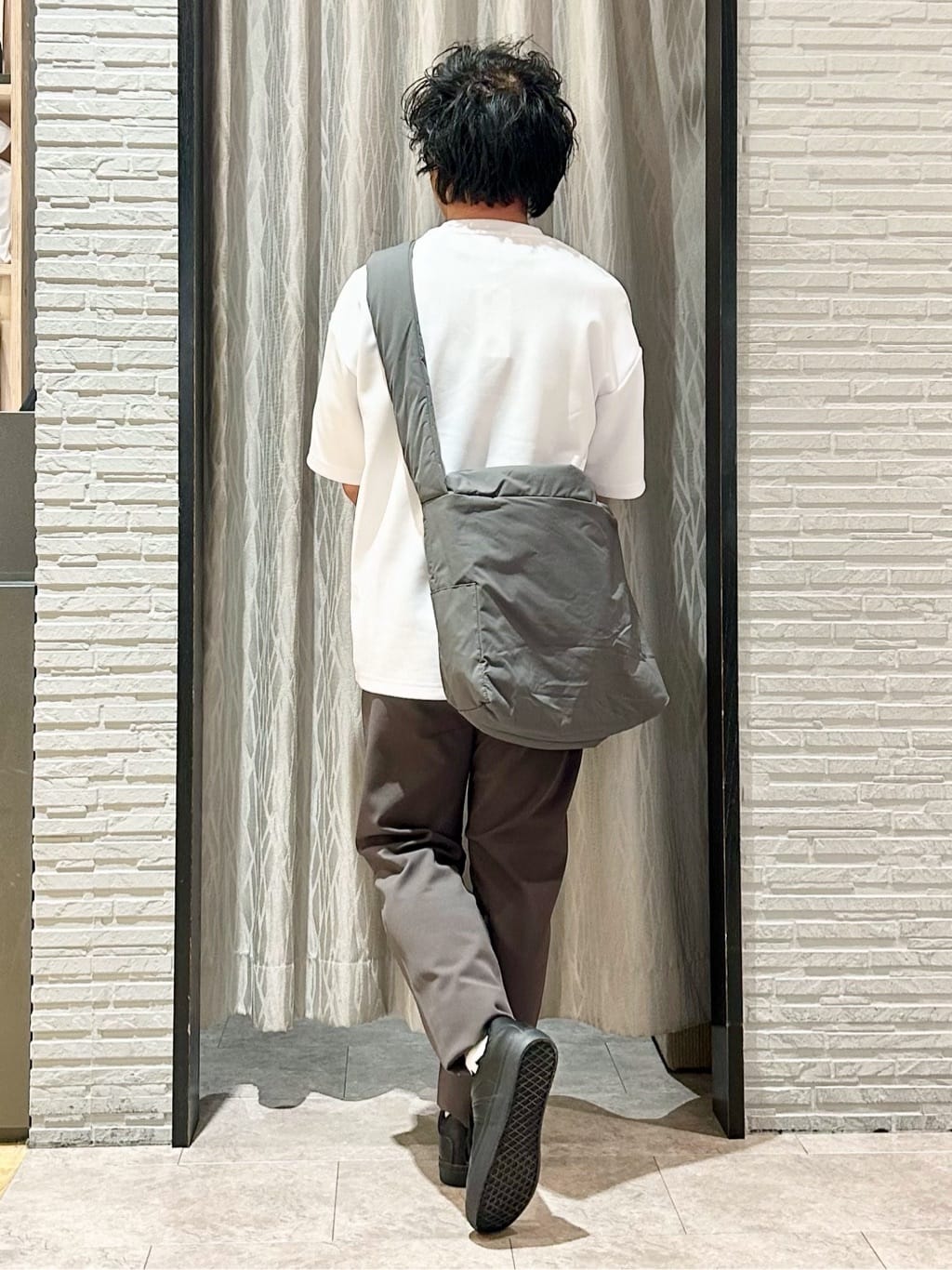 KENJI Iさんの「THE SHOP TK｜コード刺繍フォトプリント半袖Tシャツ 【洗濯機OK】」を使ったコーディネート