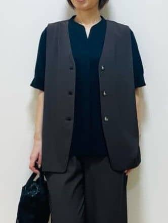 Riiさんの「Reflect｜【ウエスト総ゴム／セットアップ／単品使いOK◎】ベスト＋ストレートパンツセット」を使ったコーディネート