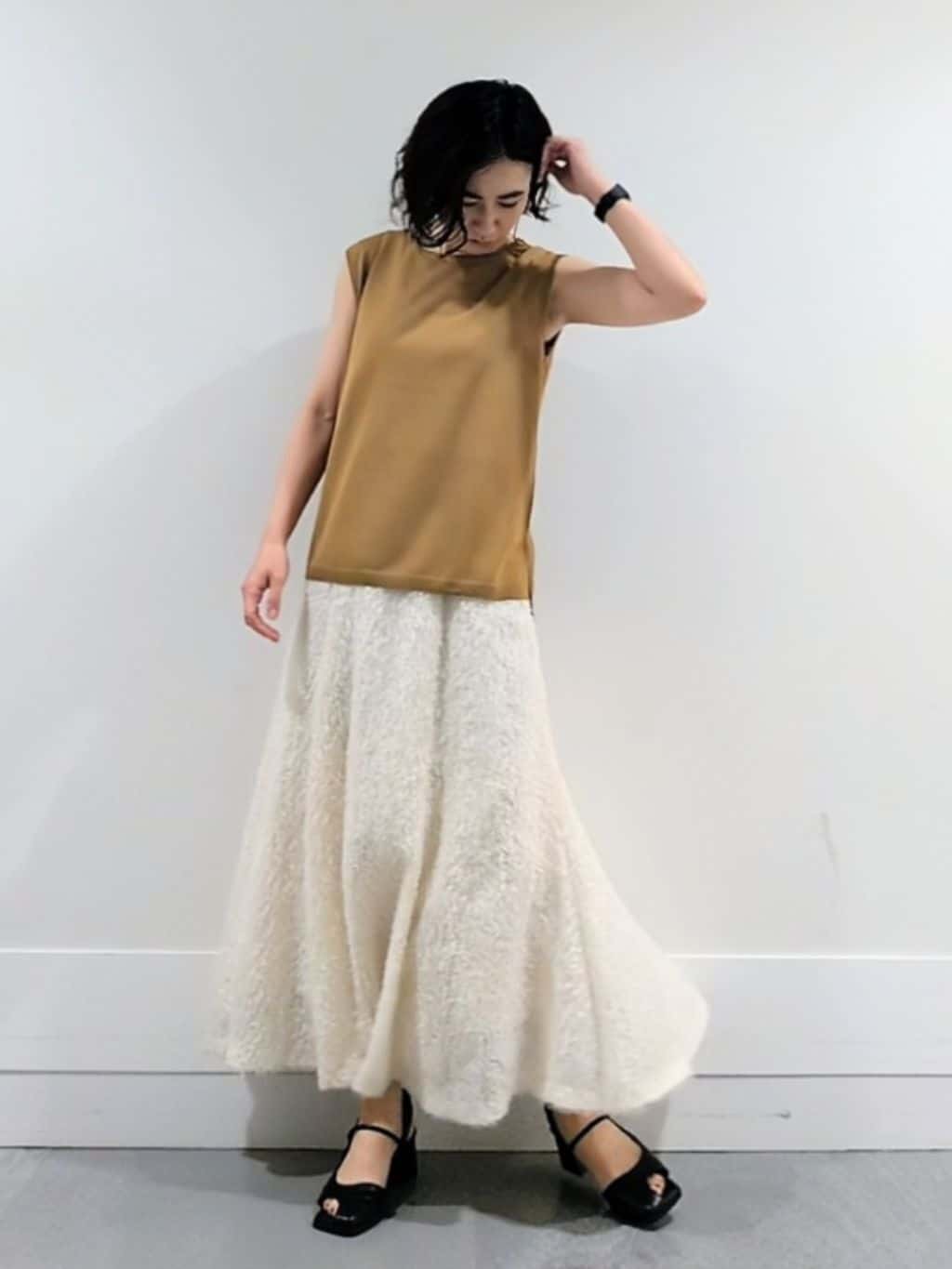 ミズタさんの「UNTITLED｜【アンサンブル可/洗える】シアーノースリーブ プルオーバー」を使ったコーディネート