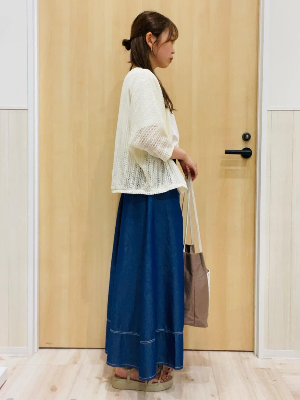 minamiさんの「SHOO･LA･RUE｜【洗える/S-LL】季節の変わり目に 透かし柄が涼やか ジップブルゾン」を使ったコーディネート