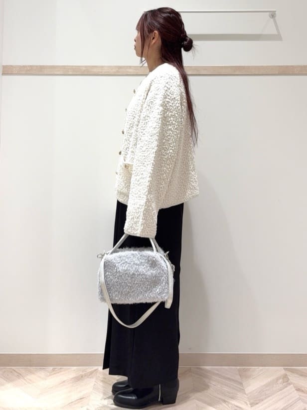 nanaさんの「SHOO･LA･RUE｜【洗濯機可/S-LL】スカラップネックが上品な ビジュー付きニット」を使ったコーディネート