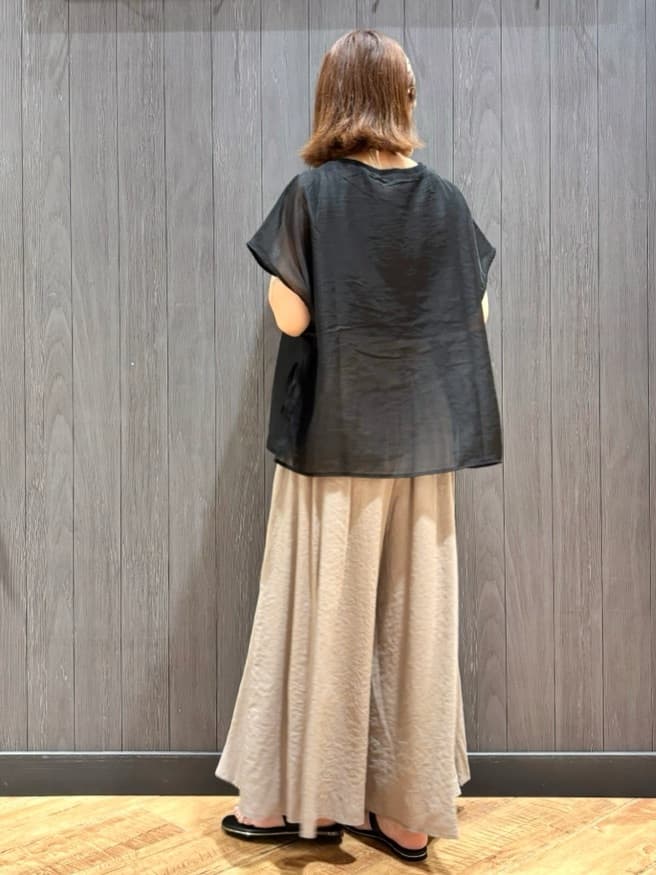 meiさんの「SHOO･LA･RUE｜【洗える/S-LL】上品なシアー感 レイヤード風トップス」を使ったコーディネート