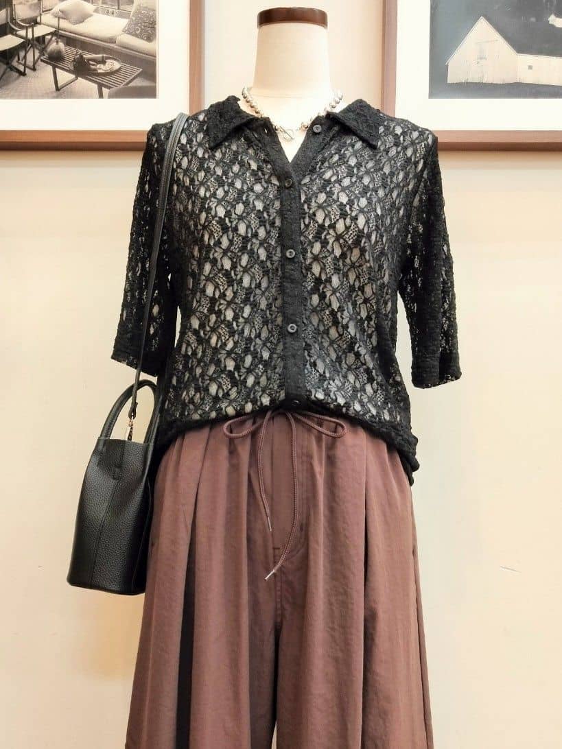 うっちーさんの「SHOO･LA･RUE｜【S-LL/5分袖】大人の抜け感 襟付きレーストップス」を使ったコーディネート