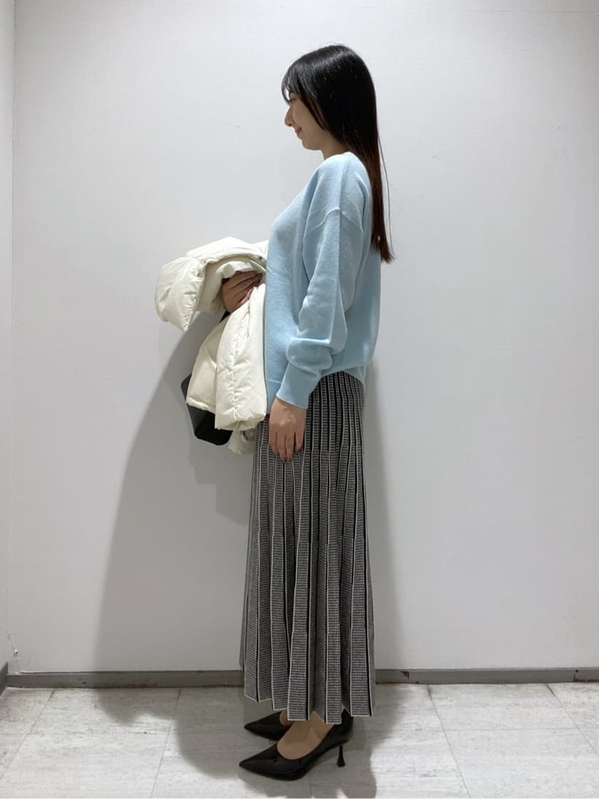 meiさんの「INDIVI｜【洗える／カシミヤ混】ボトルネック ドルマンスリーブニット」を使ったコーディネート