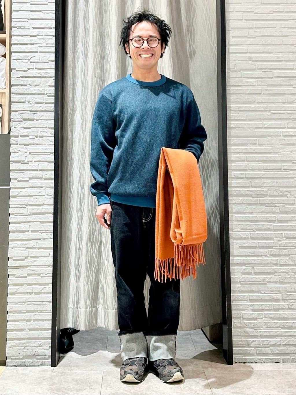 KENJI Iさんの「THE SHOP TK｜【裏起毛で暖かい】レトロフリーススウェット 洗濯機OK」を使ったコーディネート