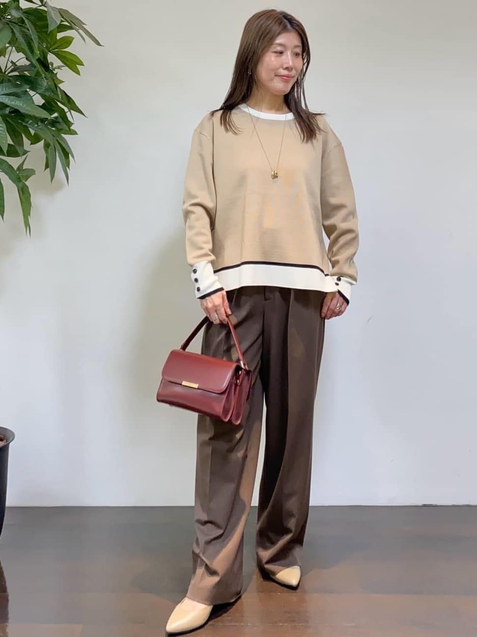 tomoさんの「UNTITLED｜【重ね着やスーツインナーに/シアー】ドットジャカード ブラウス」を使ったコーディネート