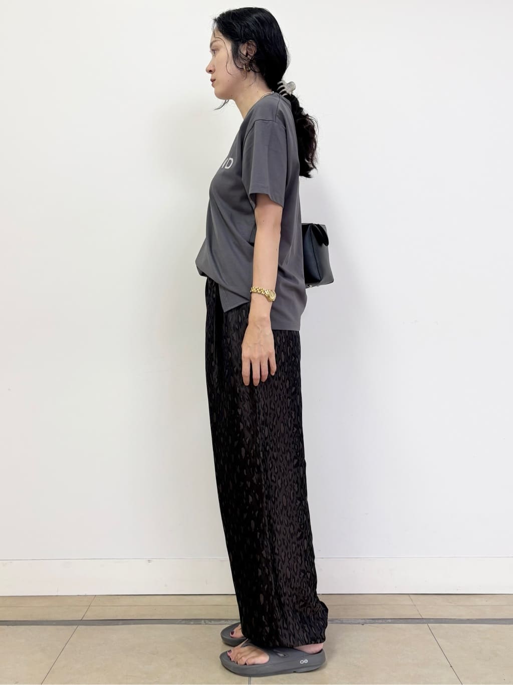 YOKOTAさんの「DRESSTERIOR｜◆20／1シルケット風天竺Tシャツ」を使ったコーディネート